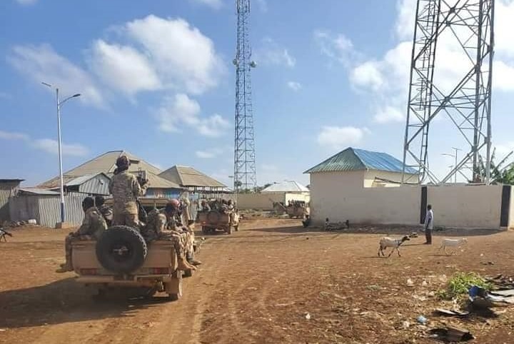 Dagaal ka socdo Sabiid iyo Caanoole.jpg